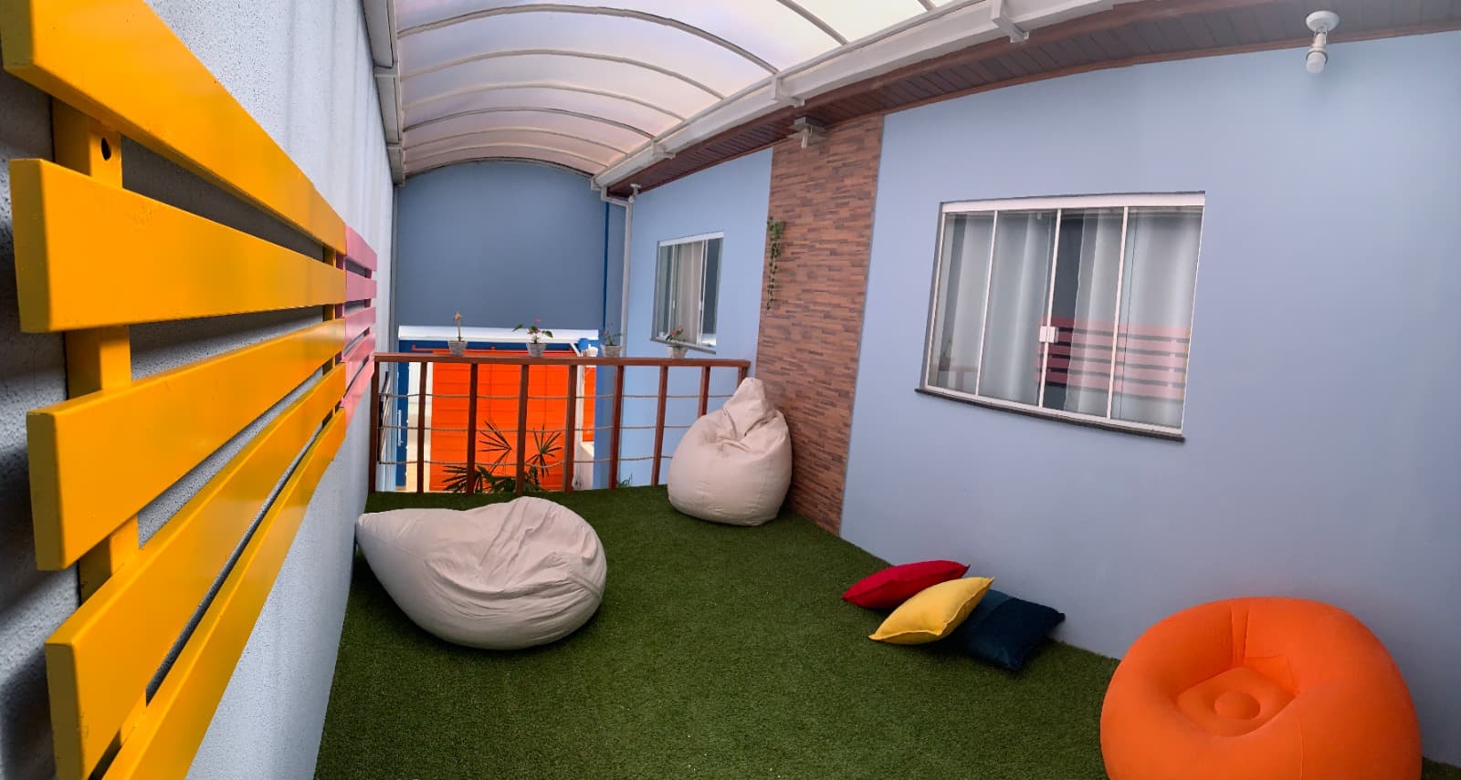 Deck e Área de Convivência